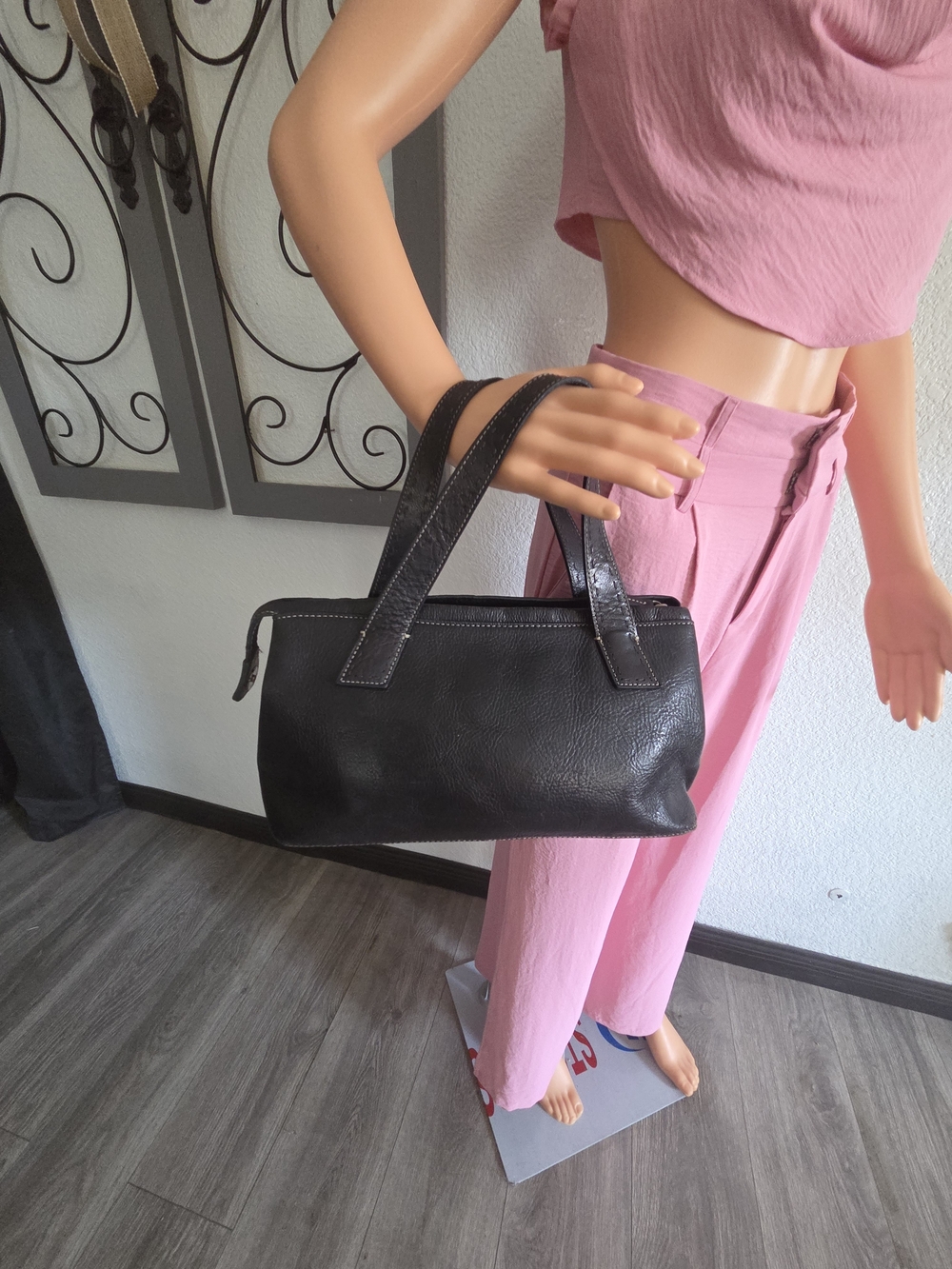 VTG Fossil Black Pebble 100% Leather HandBag.